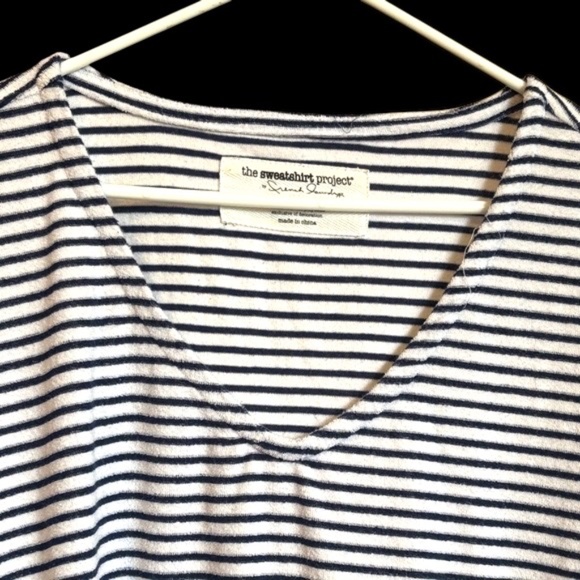 NWOT-Striped Women's Sweatshirt - Picture 4 of 11